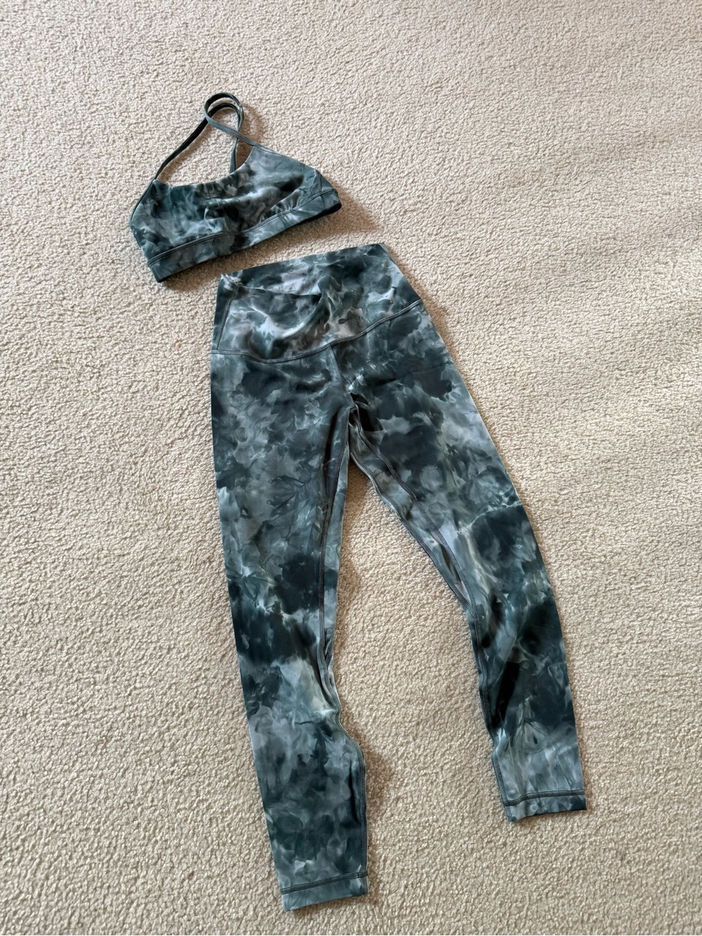 Lululemon Tie-Dye align & flow y size 6